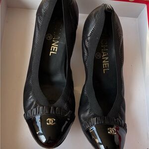 CHANEL Black Patent Leather Flats